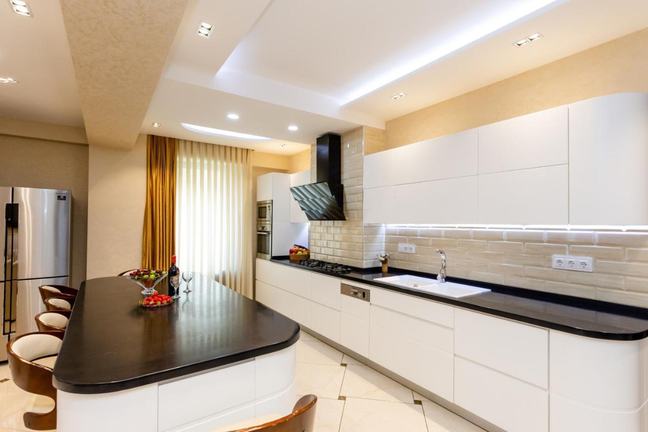 Central Cozy 3Bd-2Bath Apartment Tbilisi Esterno foto